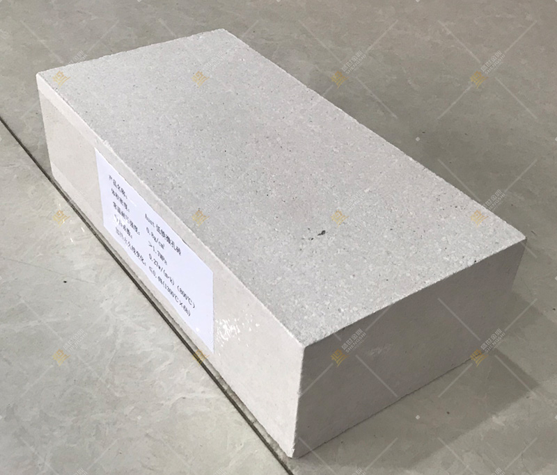 微孔納米絕熱磚和硅酸鋁纖維類或巖棉保溫制品相比