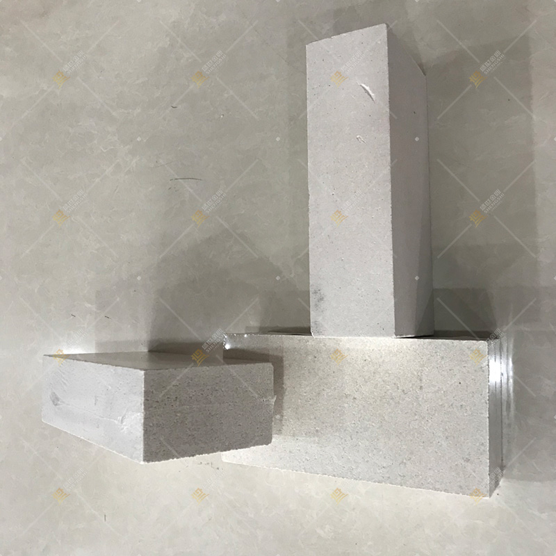 金鼎保溫微孔納米絕熱磚與傳統(tǒng)的耐火保溫材料相比有以下優(yōu)勢